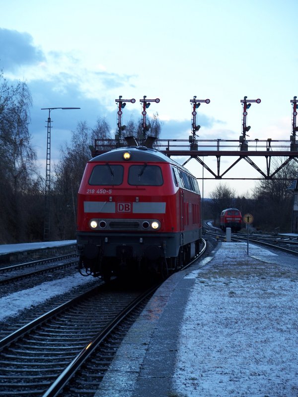 218 450 und 218 452 im Hintergrund in Bad Harzburg (18.3.2008)