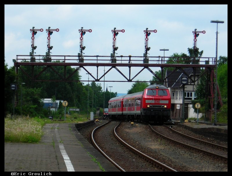 218 450 fhrt in den Bahnhof Bad Harzburg ein.