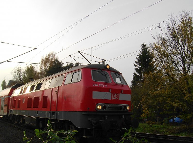 218 453-9 fhrt am 2.11.08 mit RE 21422 aus dem Reinfelder Bf Richtung Lbeck.