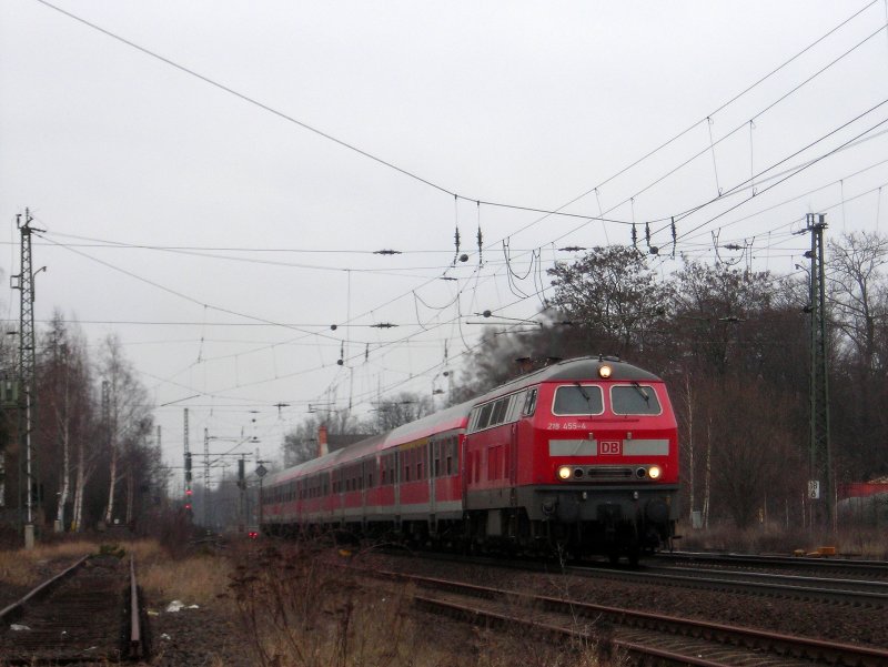 218 455 mit einem RE nach Bad Harzburg kurz hinter Sarstedt