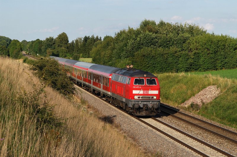 218 457 mit RE 32668 bei Epfenhausen (13.08.2008)