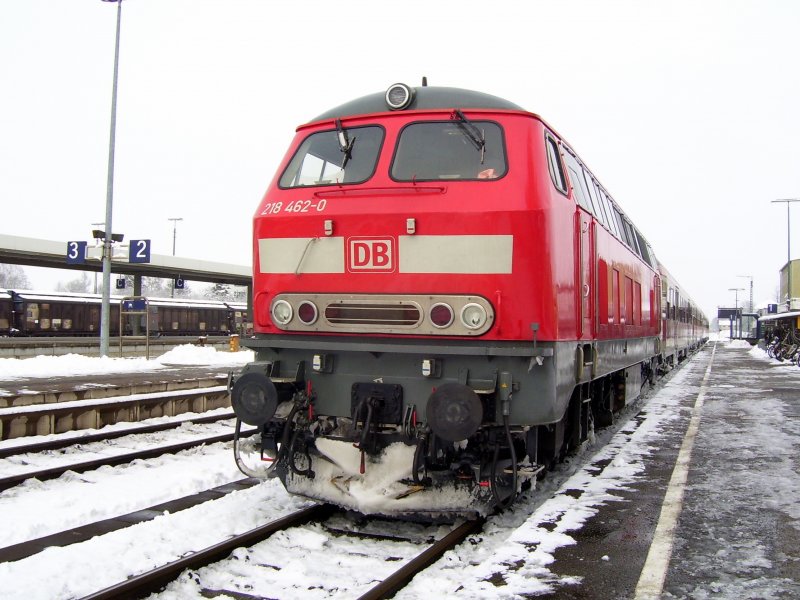 218 462 am 13.12.2008 im Bahnhof Buchloe.