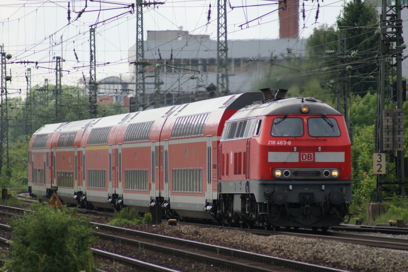 218 463-8 mit einem RE am Heimeranplatz am 30.05.09