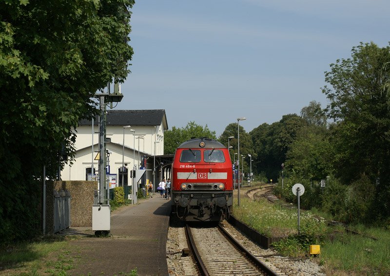218 464-6 wartet am 7.08.2008 in Pln auf die Abfahrt als RE nach Kiel Hbf.