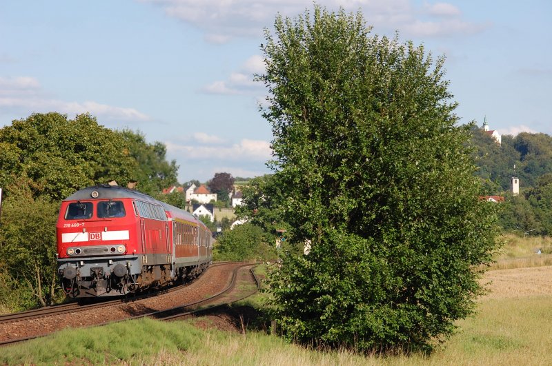 218 468 mit RE 352  Jan Hus  am 28.07.2009 bei Sulzbach-Rosenberg