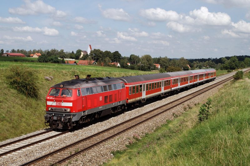218 475 mit RE 32986 bei Epfenhausen (18.08.2007)