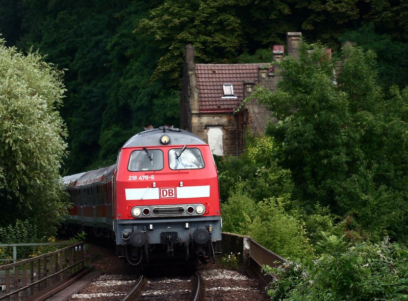 218 478 befrdert am 25. Juli 2008 den RE 4840 von Heilbronn nach Mannheim. Die Aufnahme entstand bei der Einfahrt von Bad Wimpfen.