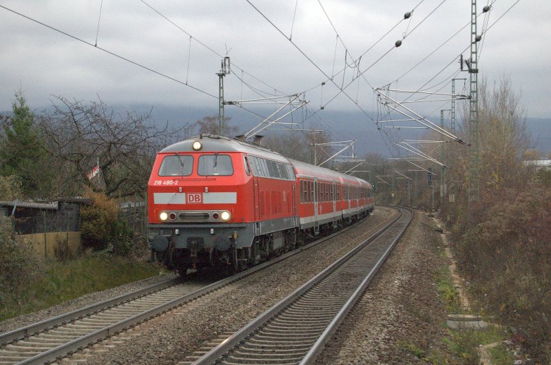 218 480-2 mit RE, Heilbronn Hbf - Sinsheim - Meckesheim - Mannheim Hbf, kurz vor dem Bahnhof Heidelberg Pfaffengrund/Wieblingen. 20.11.2008