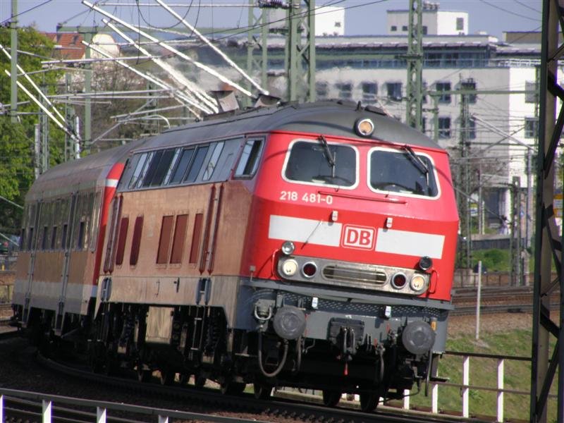 218 481 auf dem Weg zur Tanke in Ludwigshafen. In wenigen Secunden fhrt sie auf die Rheinbrcke und berschreitet das Bundesland von Baden Wrttemberg zu Rheinland Pfalz.