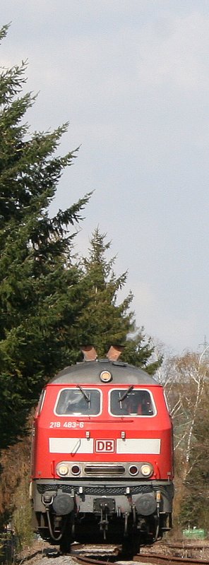 218 483 wird sich jetzt an den TEE Richtung Worms setzen. Aufgenommen bei Rangierarbeiten im Bahnhof Marnheim, 12.04.2008.