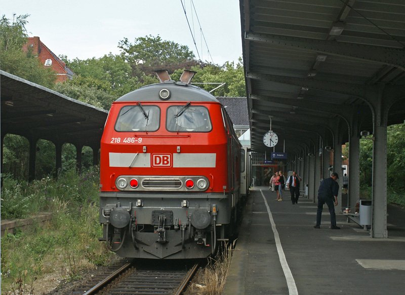 218 486-9 am 11.08.2008 mit einer RB nach L�beck Hbf in L�beck-Travem�nde Strand.