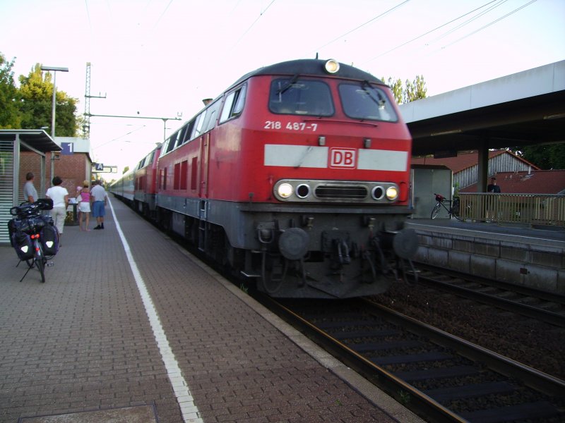 218 487-7 und 218 489-3 mit IC 1904 nach Westerland(Sylt) am 16.07.06 in Elmshorn