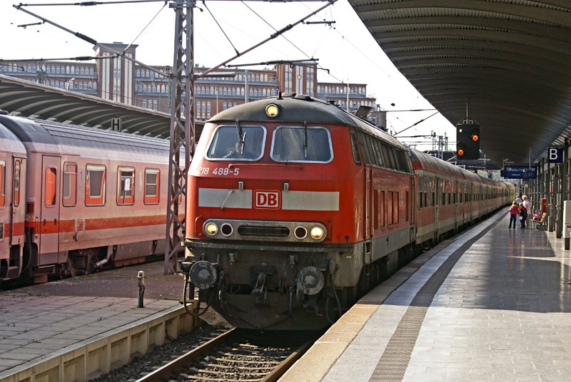 218 488-5 am 12.08.2007 mit einem RE aus Cuxhaven in Hamburger Hauptbahnhof.