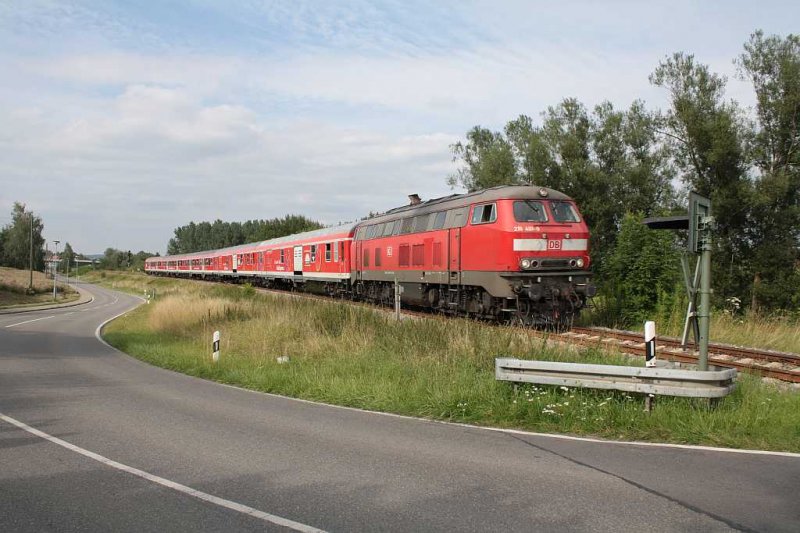 218 491 am 31.7. mit dem Tour de Lndle-Sonderzug nach Pfullendorf hinter dem bahnhof Aulendorf
