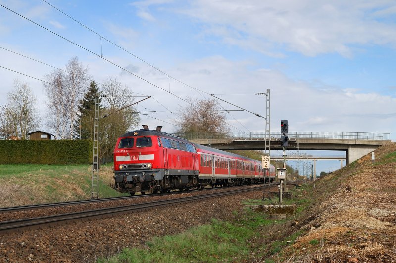 218 493 mit einem Umleiter-RE bei Hattenhofen (19.04.2008)