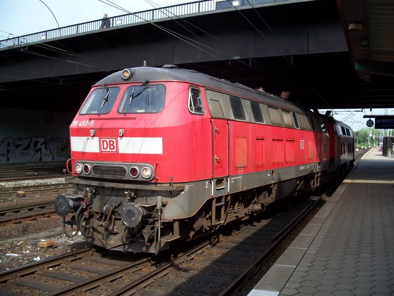 218 495 und schwesterlok in Hamburg Hbf (26.7.2007)