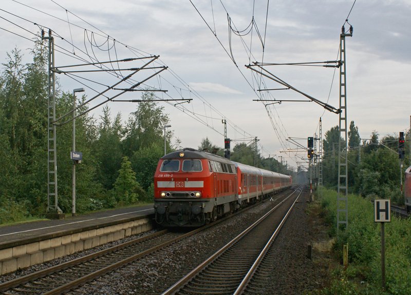 218 499-2 am 22.08.2007 mit einem Schlex Richtung Flensburg in Elmshorn.