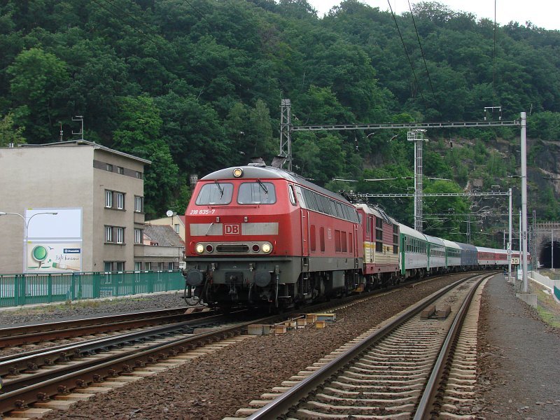 218 835-7 und 371 001 mit EN nach Prag am 21.06.2008 in Decin hl.n.