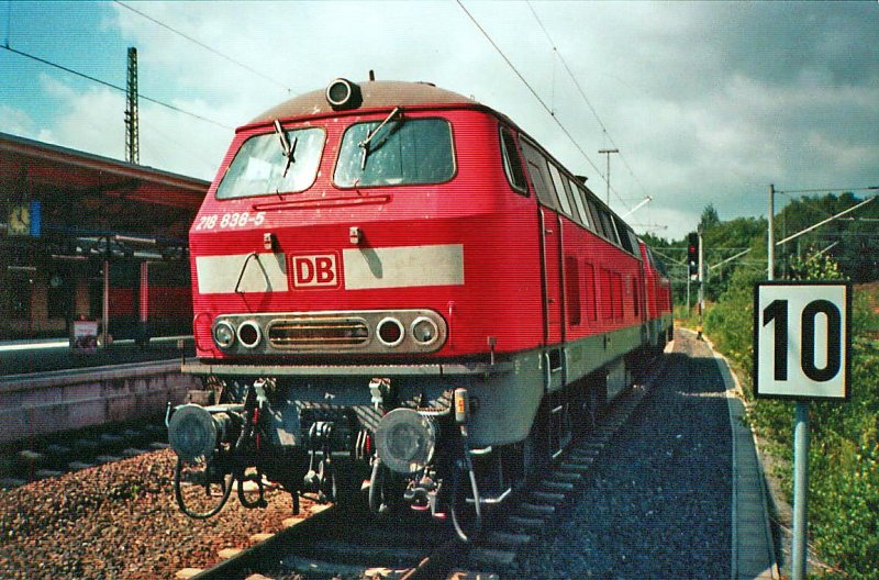 218 836 und 218 837 rangieren in Reichenbach an IC2064, 7.8.06
