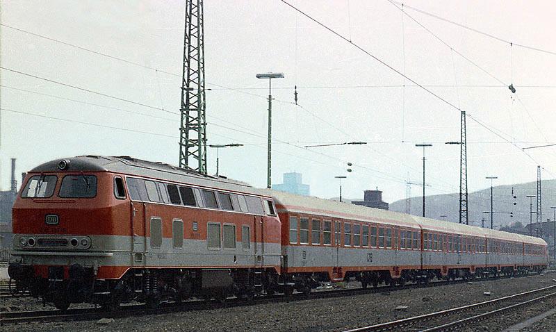 218131 mit City-Bahn abgstellt im Bahnhof Hagen Eckesey
fr einen Fototermin. Ca.1972