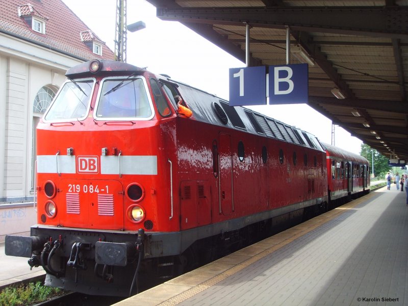 219 084 im Bahnhof Weimar zum BW-Fest (Fahrten zwischen BW und Bahnhof) am 26.05.2007