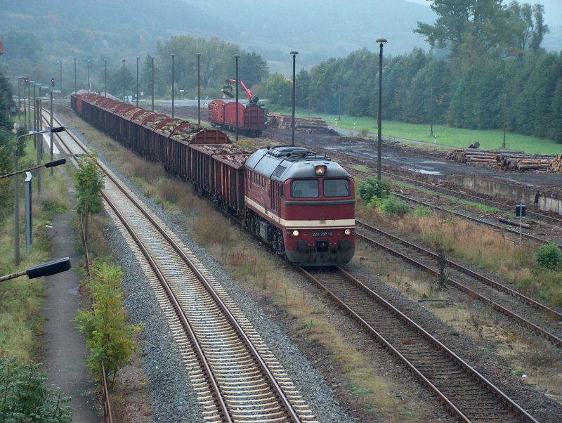 220 295-0 wartet in Walldorf-Werra auf ihre Abfahrt am 28.09.2007 