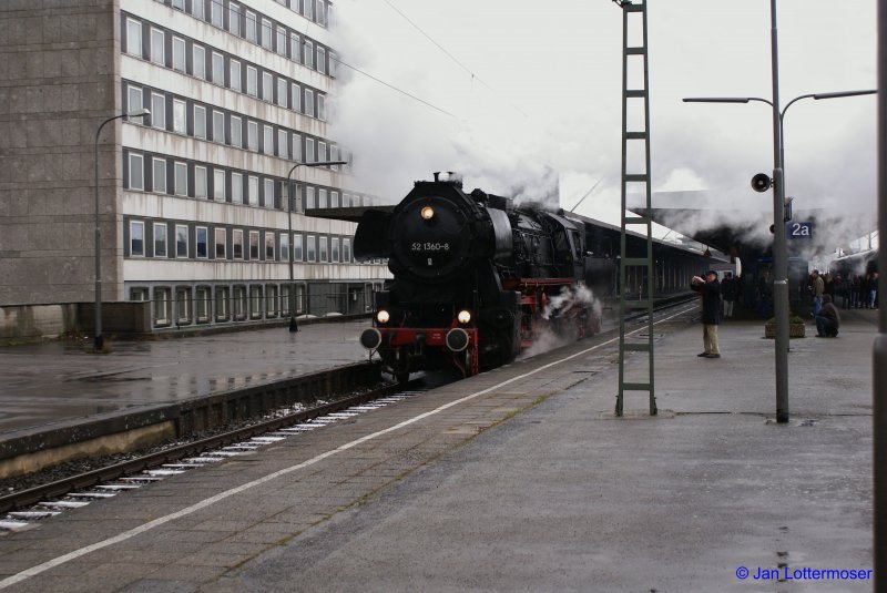 22.03.2008. Br 52 1360-8 (der Vienenburger Eisenbahnfreunde) mit dem  Ostereiersuchzug  in Braunschweig bei amtlichem Sauwetter!