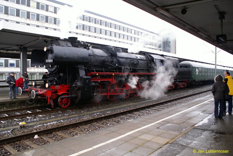 22.03.2008. Br 52 1360-8 (der Vienenburger Eisenbahnfreunde) mit dem  Ostereiersuchzug  in Braunschweig bei amtlichem Sauwetter!
