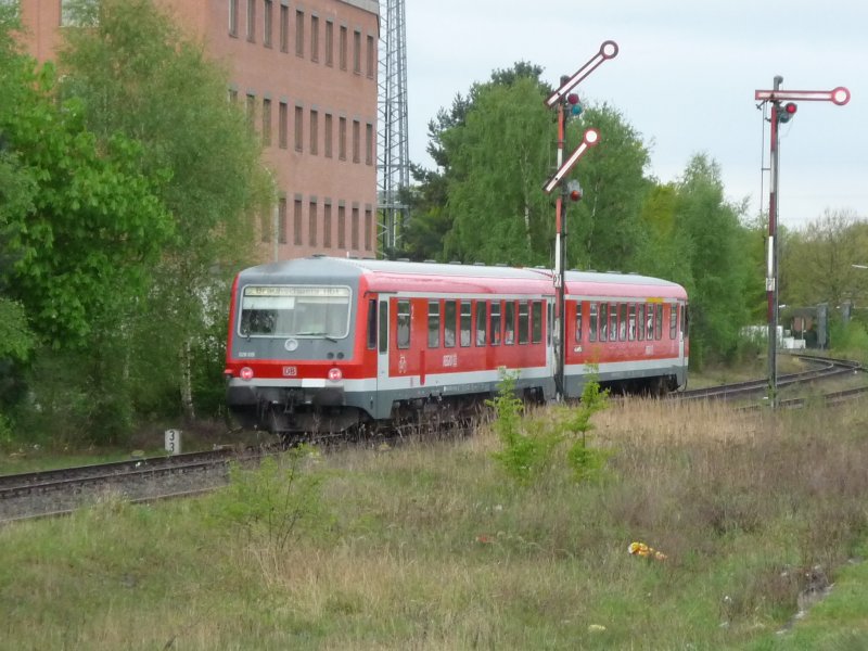 22.04.2009: Noch eine Regonalbahn nach Gifhorn Hauptbahnhof.
Auch mit zwei Signalen.
