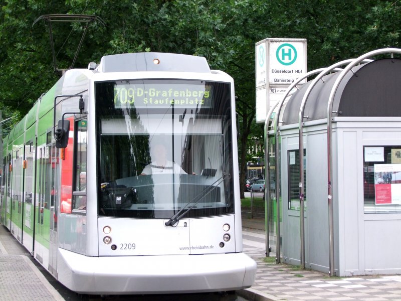 2209 als Linie709 in der Haltestelle Dsseldorf-Hbf;080904