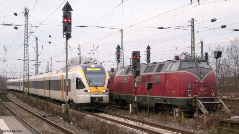 221 122 und ein Flirt der Eurobahn in Hamm (Westf.)