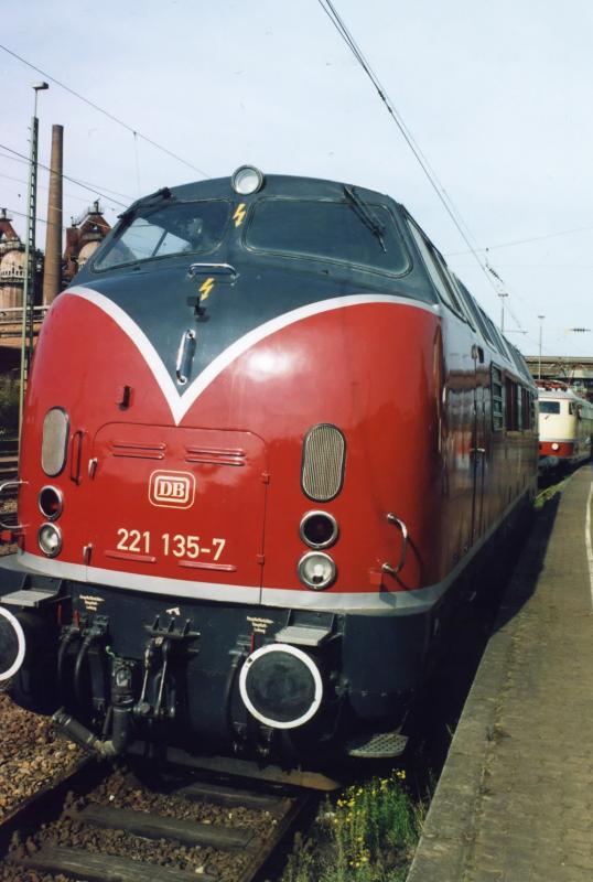 221 135 von Barbara Pirch ist am 22.9.02 in Vlkingen Ausgestellt.