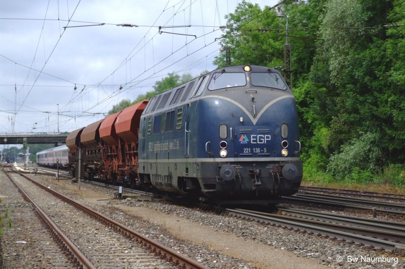 221 136 rollt am 16.06.2008 mit ein paar Wgelchen durch Gnzburg.