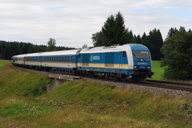 223 062 (Arriva) mit Alx 86215 bei Riedles (20.08.2008)