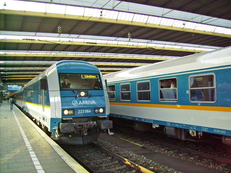 223 064 der ARRIVA abfahrbereit in Mnchen Hbf vor RE nach Lindau/Oberstorf am 23.06.2008.