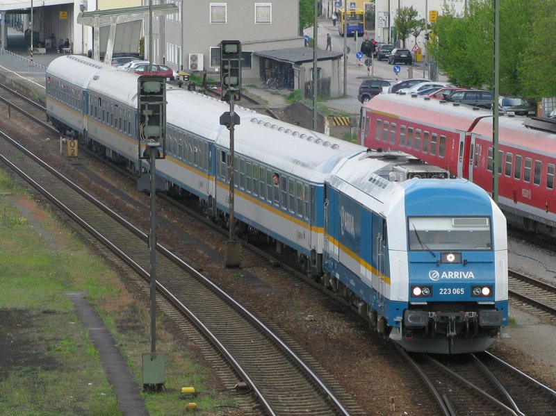 223 065 mit Alex 455 am 6.5.2008 in Schwandorf.