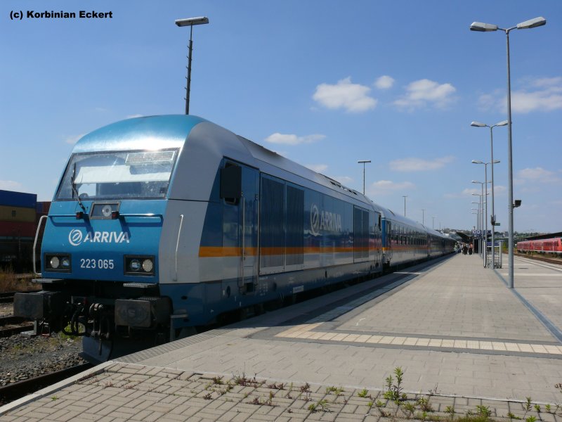 223 065 mit dem ALEX (ALX 37983) nach Mnchen Hbf in Hof Hbf, 5.08.2009