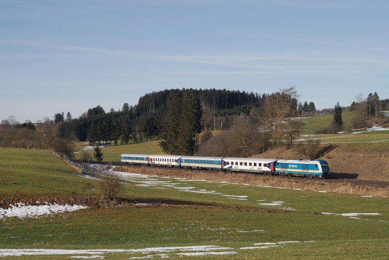 223 067 (Arriva) mit Alx 86211 bei Grwangs (15.01.2008)