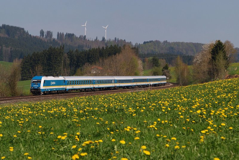 223 067 (Arriva) mit Alx 38704 bei Ellenberg (22.04.2009)