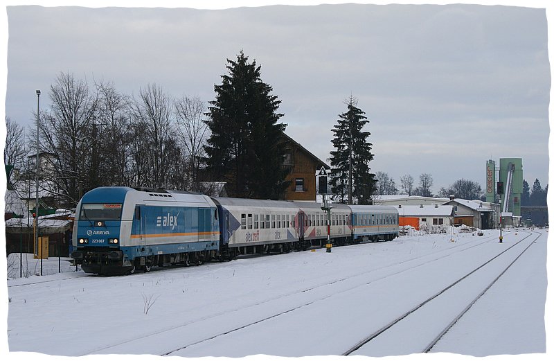 223 067 durchfhrt am 30.12.07 mit ALX 86708 den Bahnhof Sonhthofen.