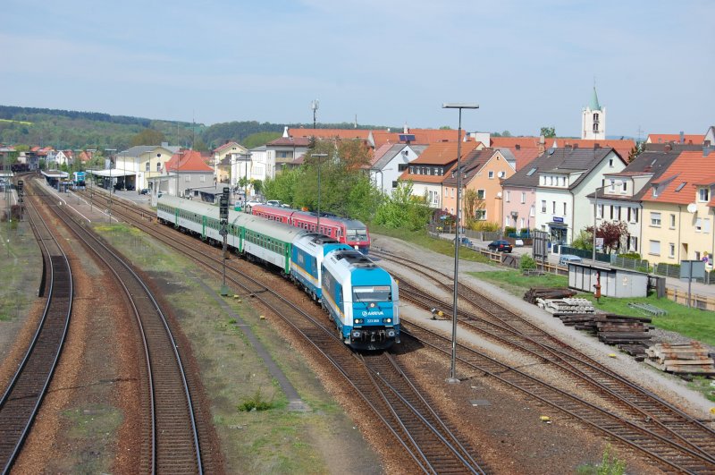 223 069 und 223 065 mit ALX nach Regensbaurg am 25.04.2009 in Schwandorf