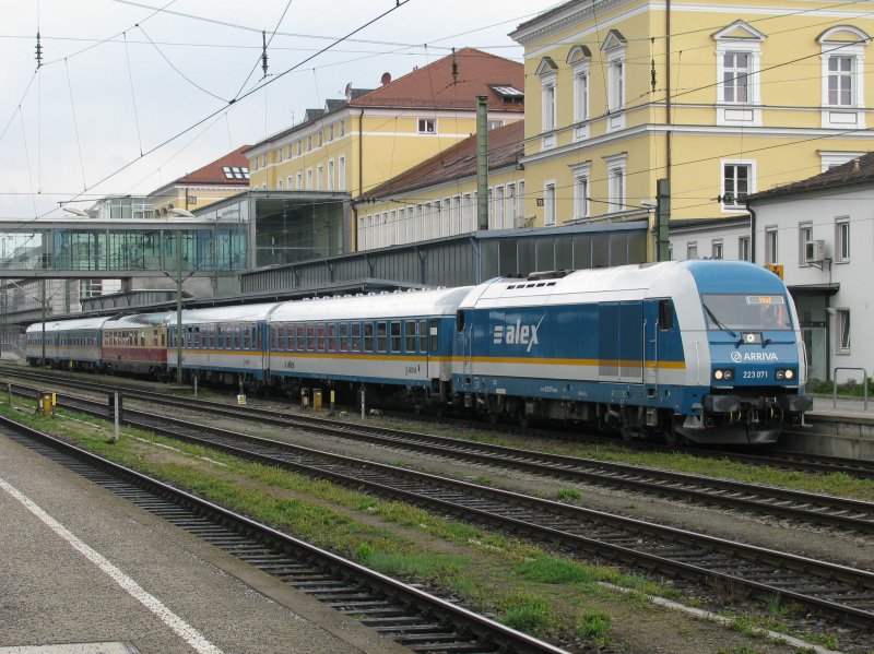 223 071 mit Alex 86006 am 15.4.2008 in Regensburg.