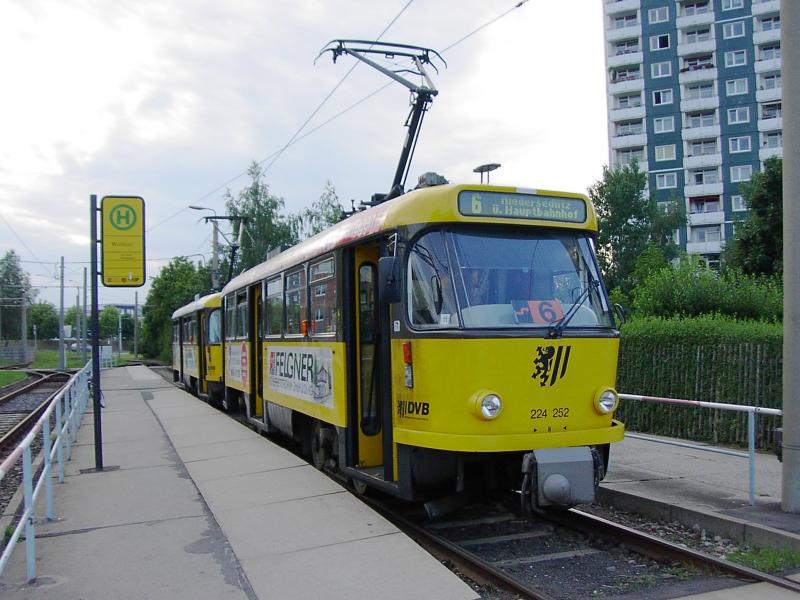 224 252 in der Endhaltestelle Wlfnitz (06.07.2005)