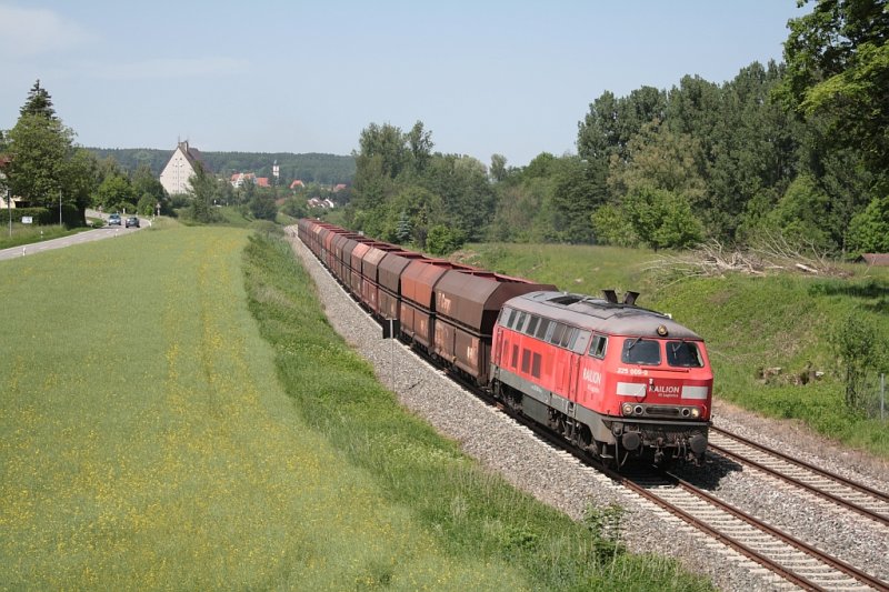 225 009 hat soeben Aulenndorf verlassen und wird in Krze durch den Schussentobel Richtung Bodensee rollen.