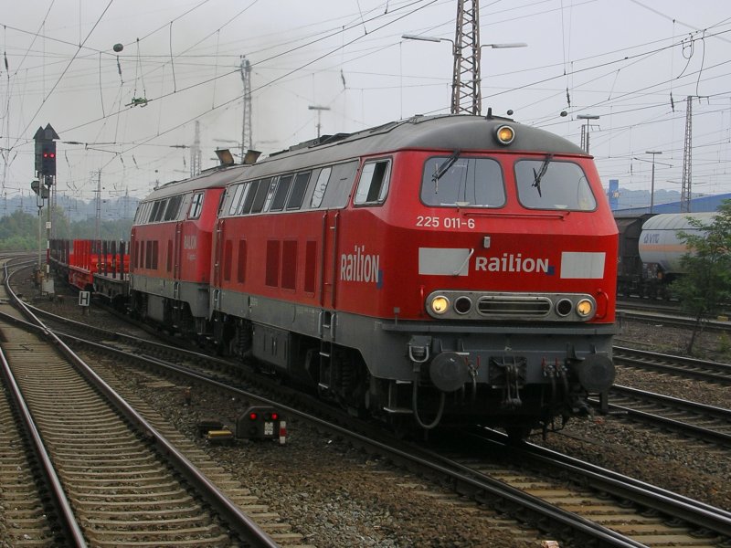 225 011 und 225 005 mit leeren Gterzug in Hagen Vorhalle nach Bochum Nord.(29.09.2008)