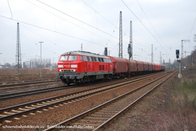 225 018-1 fhrt am 17. Mrz 2009 mit GZ durch Duisburg Bissingheim