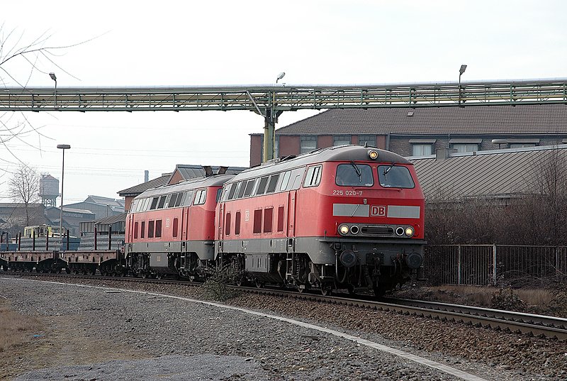 225 020 + 225 003 haben Stahlbrammen im HKM abgeholt. Duisburg Huckingen 12.02.2006