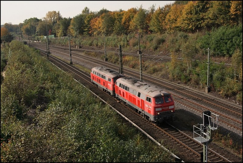 225 021 und 225 109 brummen als Tfzf von Hagen-Vorhalle komment in Richtung Bochum. (13.10.2008)
