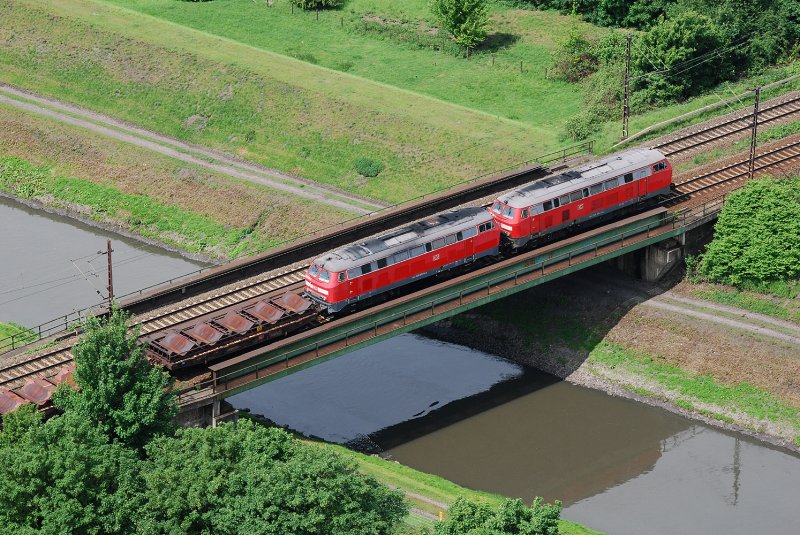 225-029 und 150 berqueren die Emscher Richtung Oberhausen Osterfeld. 