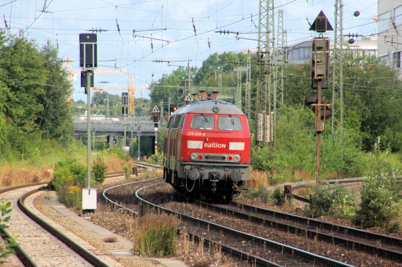 225 030 & 010 am 25.07.09 aus dem Weg nach Mnchen-Nord am Heimeranplatz